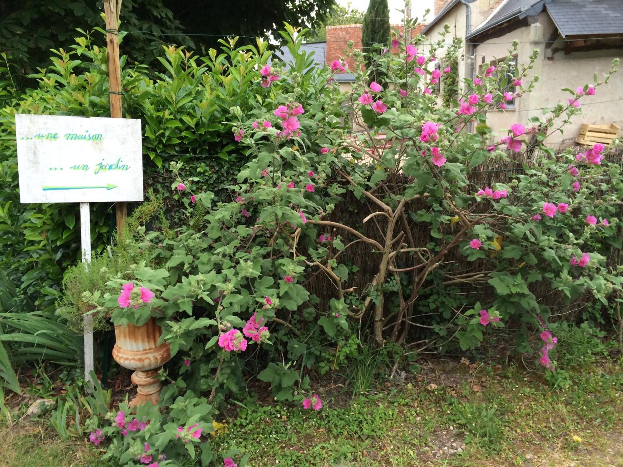 Une Maison, Un Jardin Berthenay Екстер'єр фото